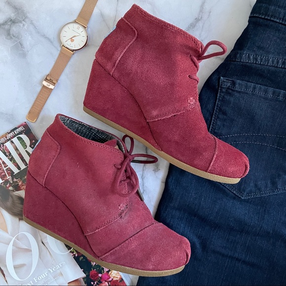 Toms red lace up suede wedge desert ankle boots 6